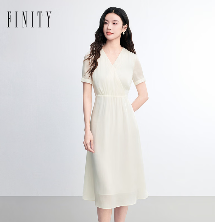 菲妮迪（FINITY）连衣裙2026年春季新款简约V领气质短袖收腰长裙女装 米白色 L